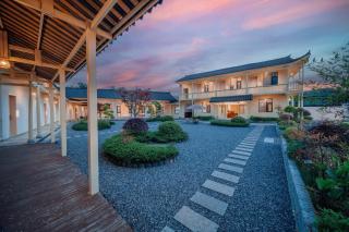 Zhangjiajie The Brookside Hotel& Tianmen National Forest Park & Free pick up service - 7