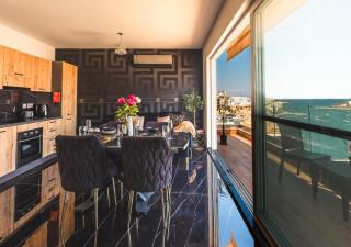 Luxury Panoramic Penthouse w Jacuzzi & Sea View - 5