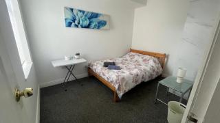 Double room with Shared bathroom - free WiFi - 5