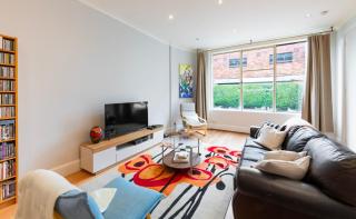 St Kilda Stay with Free Parking & Easy Living - 7