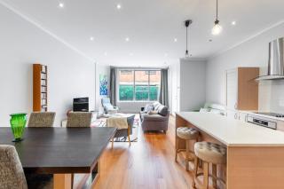 St Kilda Stay with Free Parking & Easy Living - 3