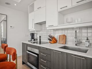 VOGUE Suites Toronto - 3