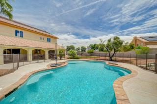 Luxury Vegas estate with a swimming pool, a basket ball court & close to Strip - 8