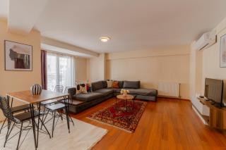Spacious One Bedroom Apartment - 0