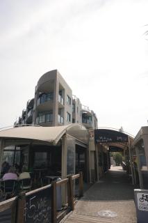 La Promenade Absolute Waterfront Apartments - 8