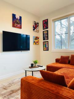 Central VALUE Family 3-Bed 5 Mins Downtown Rogers Place - 3