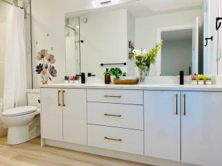 Central VALUE Family 3-Bed 5 Mins Downtown Rogers Place - 5