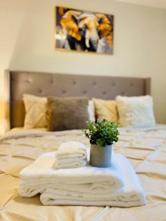 Central VALUE Family 3-Bed 5 Mins Downtown Rogers Place - 4