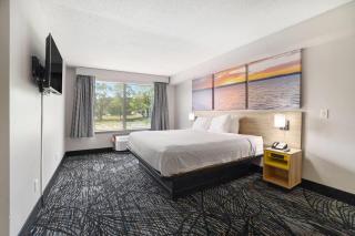 Days Inn & Suites by Wyndham Norton Shores Muskegon - 4