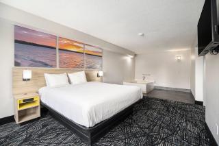 Days Inn & Suites by Wyndham Norton Shores Muskegon - 3