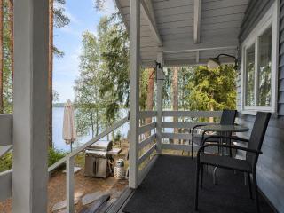 Cozy Lakefront Cabin - 6