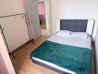 Bright Apartment in Klebang - 3