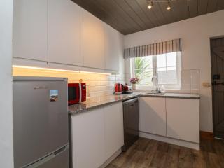 Cobblestone Cottage - 2