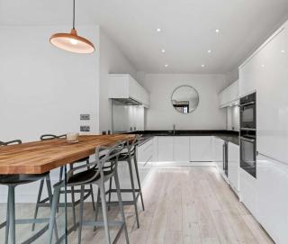 Modern Apartment in the Heart of Leeds - 9
