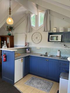 Tranquil Garden Cottage Retreat - Gooseberry Hill - 3