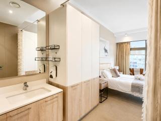 Menlyn Maine Luxury Apartment - 5