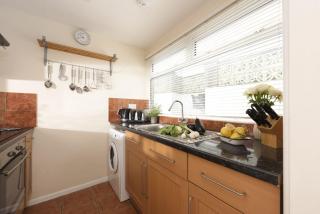 Porth Beach House - Dog friendly, Beachfront, Parking - 4