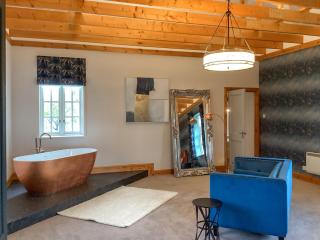 The Studio Cottage - 2