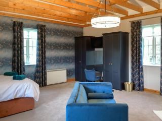 The Studio Cottage - 3