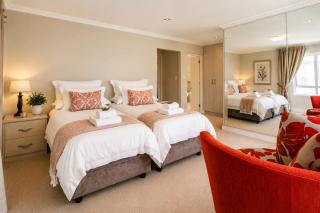 Fifty1 on Long on Kingswood Golf Estate - 4