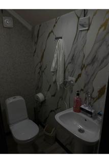 1977 GUEST house - 2