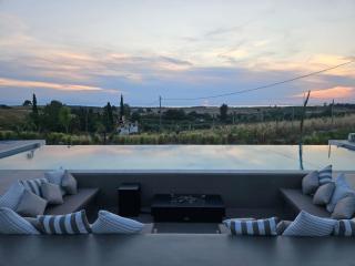 Summer Scents Suites Sani by Granari Rentals - 9