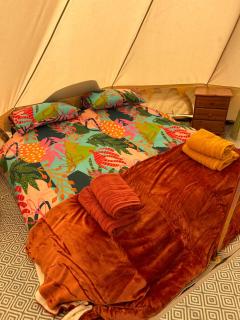 Daisys Meadow Retreat Tent Sleeps 2 with Hot Tub - 3