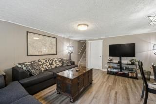 Charming Home Minutes from Portage Lakes - 9