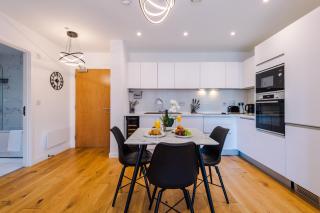Two Bedroom Apartment in Birmingham Hosted by Eason Stays and close to City Centre - 8