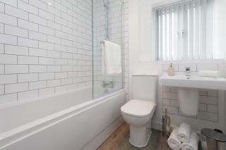Beautiful brand new 3 bedroom city centre house with garden - 6