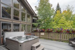 Big & Bright Hidden Gem with Garage, Hot Tub, Lux Kitchen condo - 8