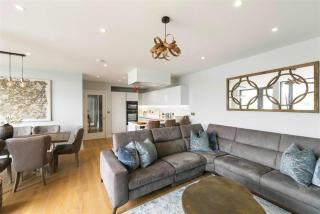Luxury Apartment in Bristol's Creative Quarter - 9