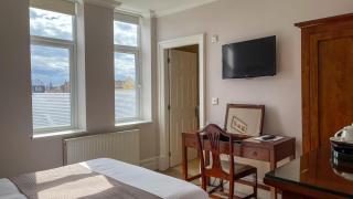 The Redstone Guesthouse - 1