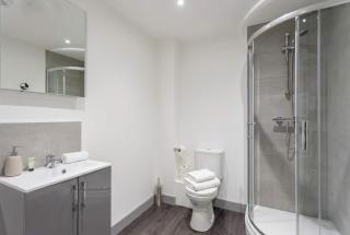Modern 1 Bedroom Apartment Leeds - 6