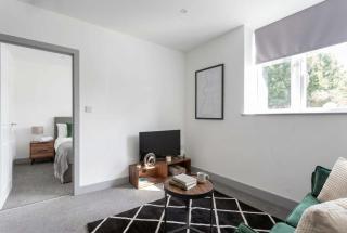 Modern 1 Bedroom Apartment Leeds - 4