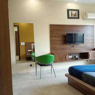 The indian hotel - 2