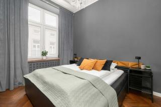 Stylish Apartment with Air Conditioning in the Center of Łódź by Noclegi Renters - 9