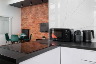 Stylish Apartment with Air Conditioning in the Center of Łódź by Noclegi Renters - 1