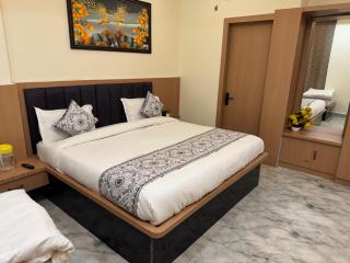 Hotel Shri Radhavan - 3