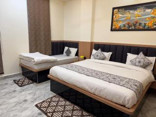 Hotel Shri Radhavan - 4