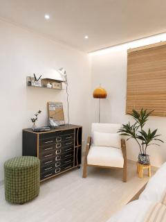 Seoul Station 7 Min Walk, Newly Renovated 2BR, 3 Beds, Sleeps 6 - 4