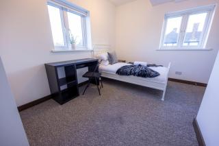 8 Bedroom All En-suite, Spacious, Garden, Parking - 9