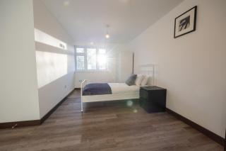 8 Bedroom All En-suite, Spacious, Garden, Parking - 8