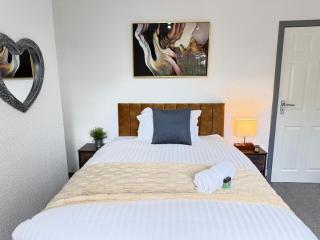 4BR Pridmore Residence, Garden & Free Parking - 8