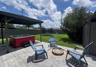 Stunning 4BR 2BA Hot Tub Cozy Holiday Home in Plano - Plano - 5