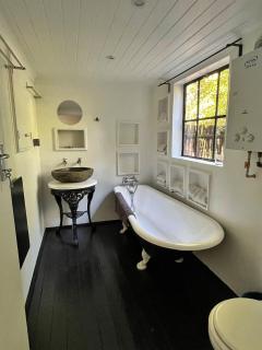 Field Cabin - 8