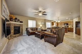 King Suite at Northgate - Pet Friendly & Fast WiFi - 8