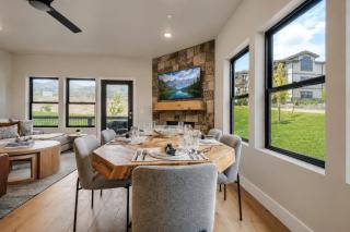 Luxury New Build w Ski Storage Fire Pit BBQ 1122 voss condo - 5
