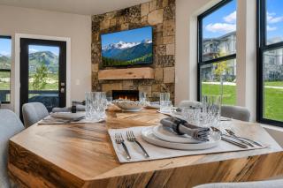 Luxury New Build w Ski Storage Fire Pit BBQ 1122 voss condo - 4