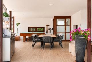 The White House, outdoor kitchen and private pool - 2
